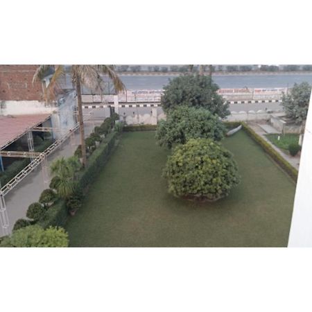 Hotel Sangam, Varanasi Bagian luar foto